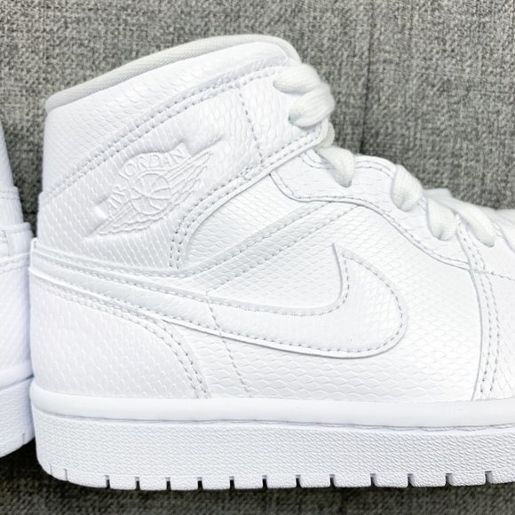 Air Jordan 1 mid all white scale shoes - Picture 5 of 6